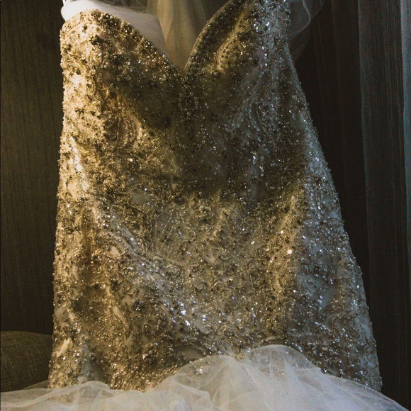 Wedding dress - Picture 5 of 8